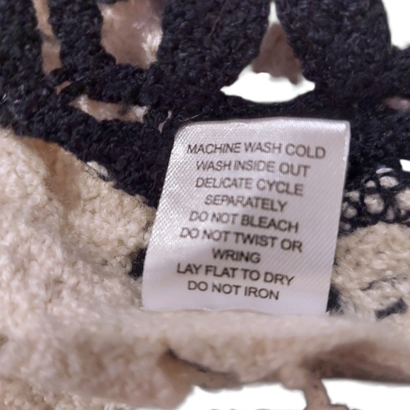 Witty Fox Cream and Black Crochet Knit Sweater - Picture 5 of 7